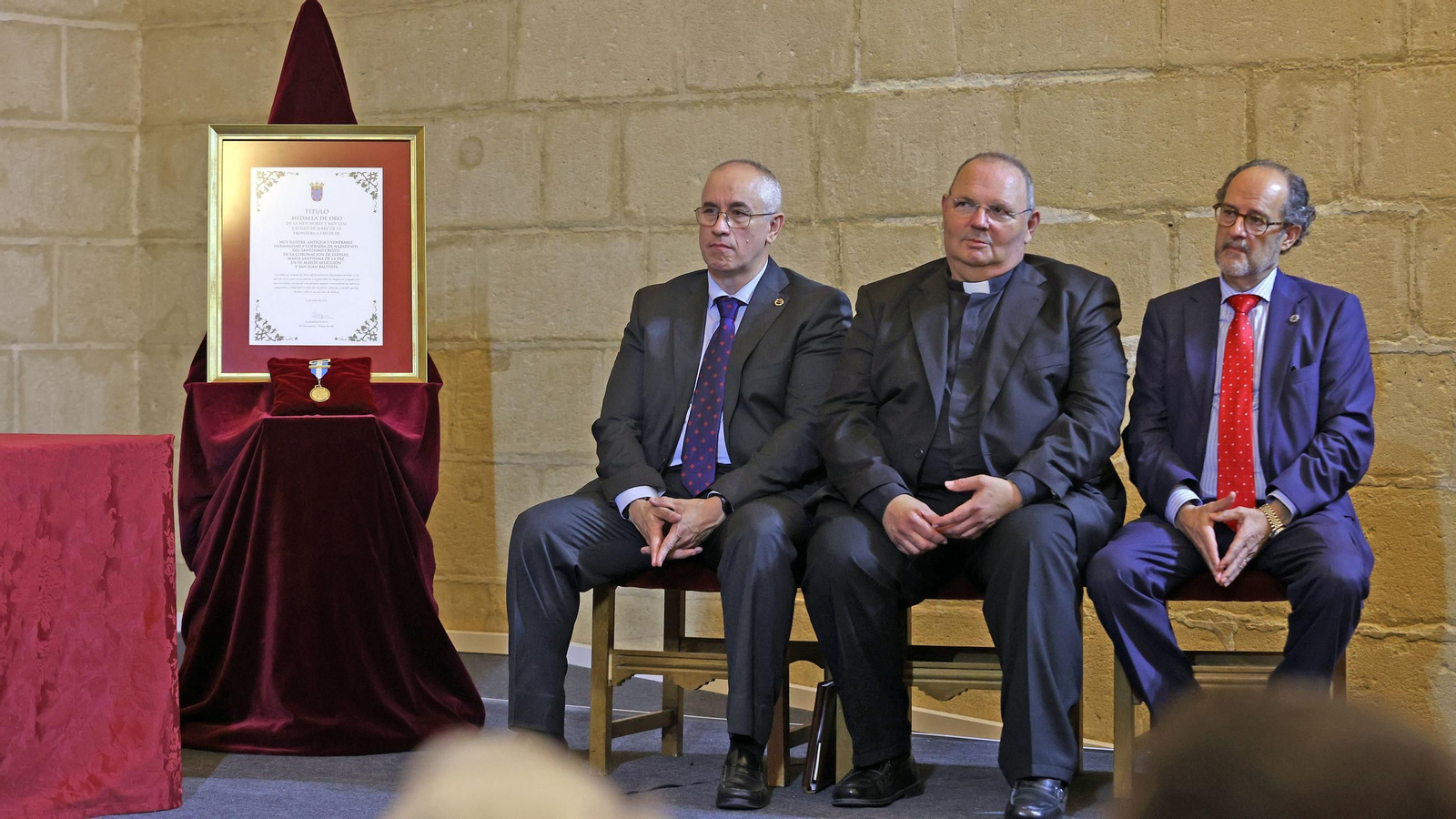 Imágenes de la entrega de la Medalla de Oro de la Ciudad de Jerez a la Hermandad de la Coronación