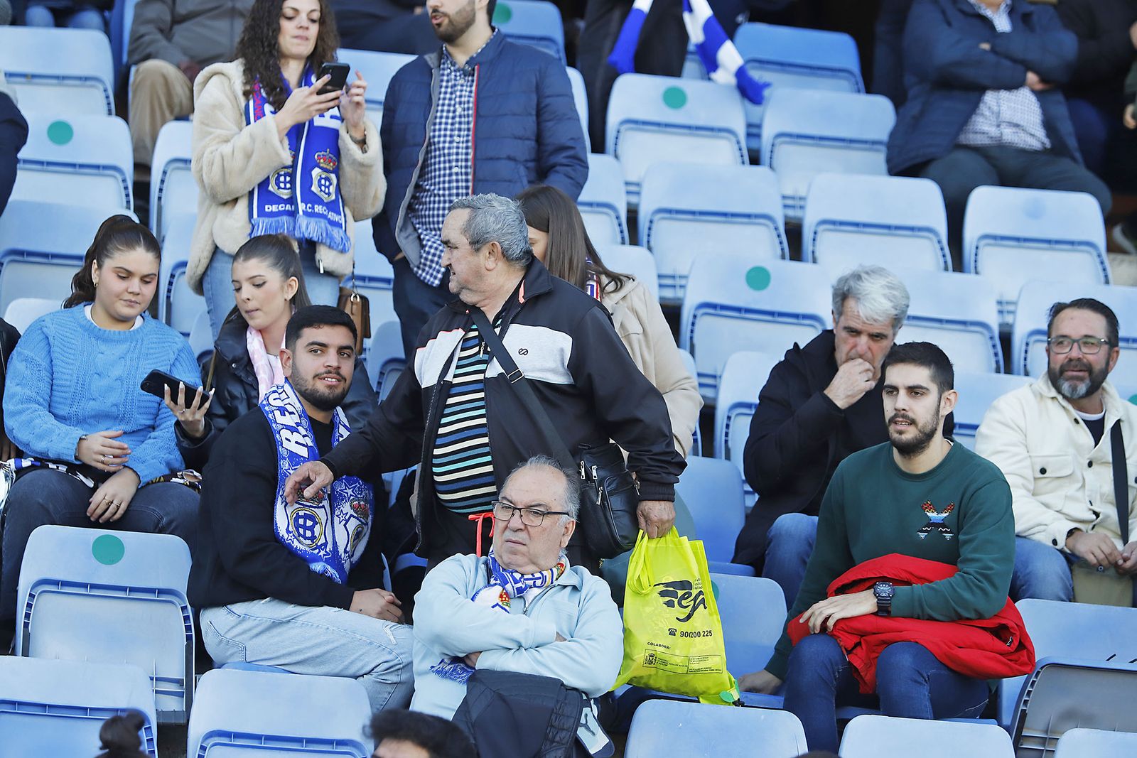 Imágenes del ambiente en el encuentro entre el Recreativo de Huelva y el Real Murcia