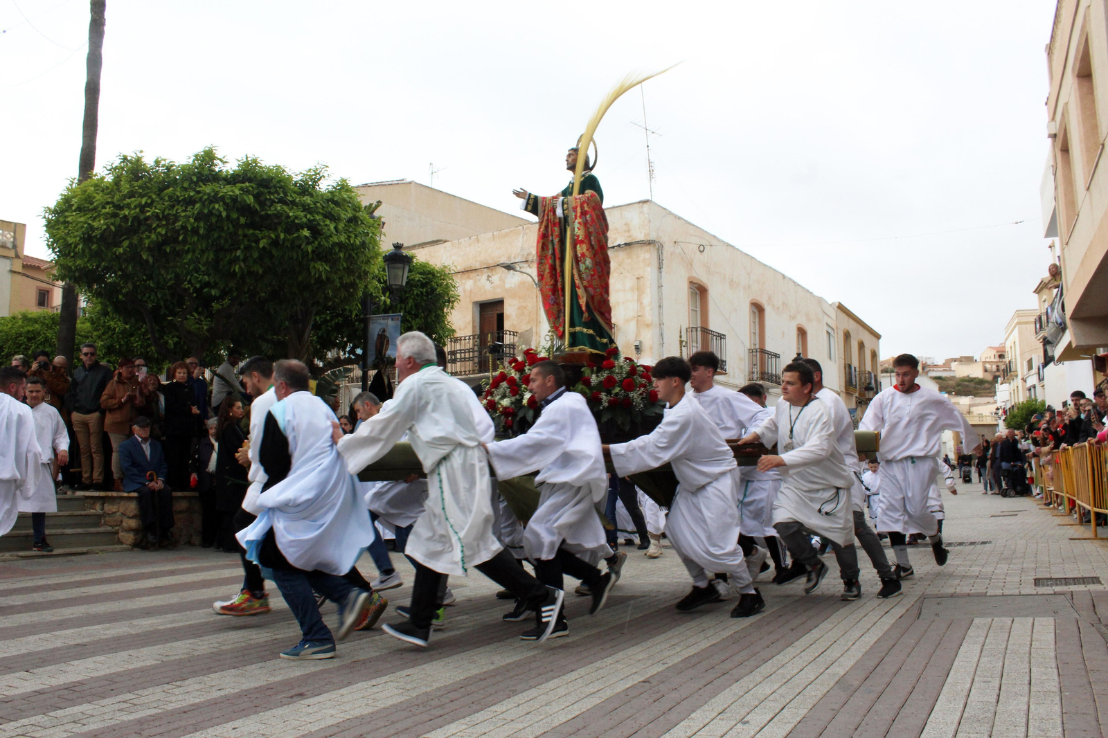 Las imágenes del Domingo de Resurrección en Turre: carreras de San Juan
