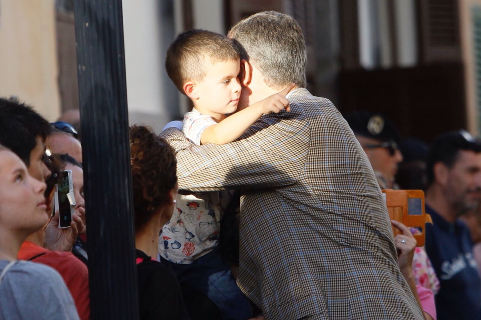 Los Reyes visitan a los afectados por las inundaciones en Mallorca