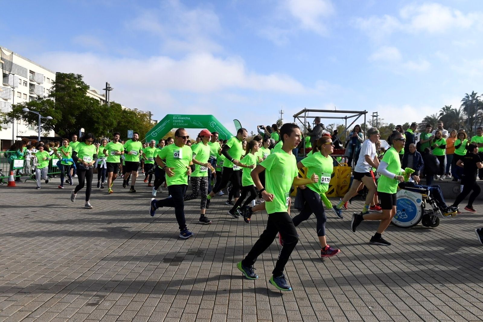 Las mejores imágenes de la Carrera por la Vida de la Asociación Española contra el Cáncer en Córdoba