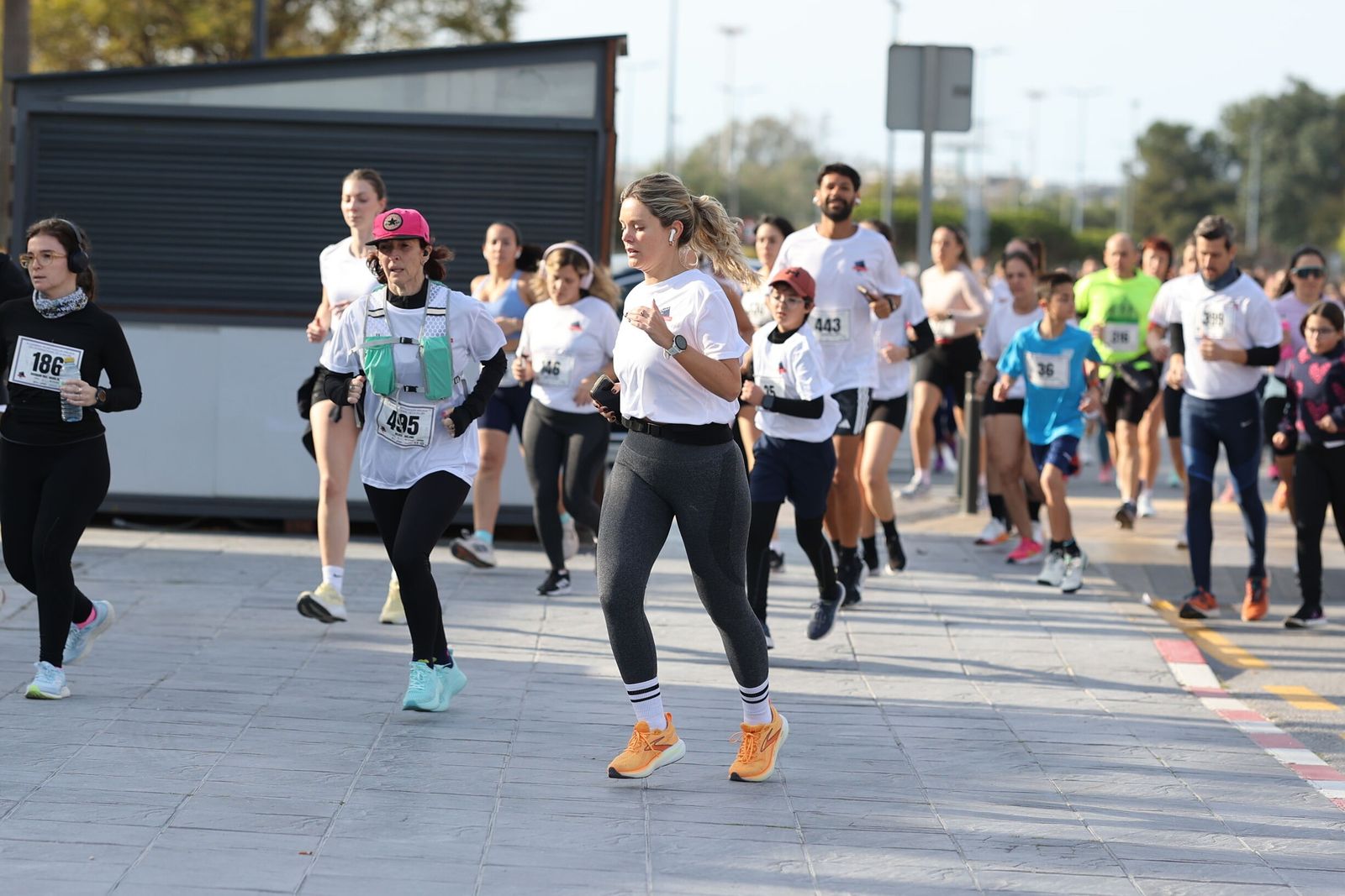 La Carrera Solidaria por el Día de la Mujer McArthurGlen, en fotos