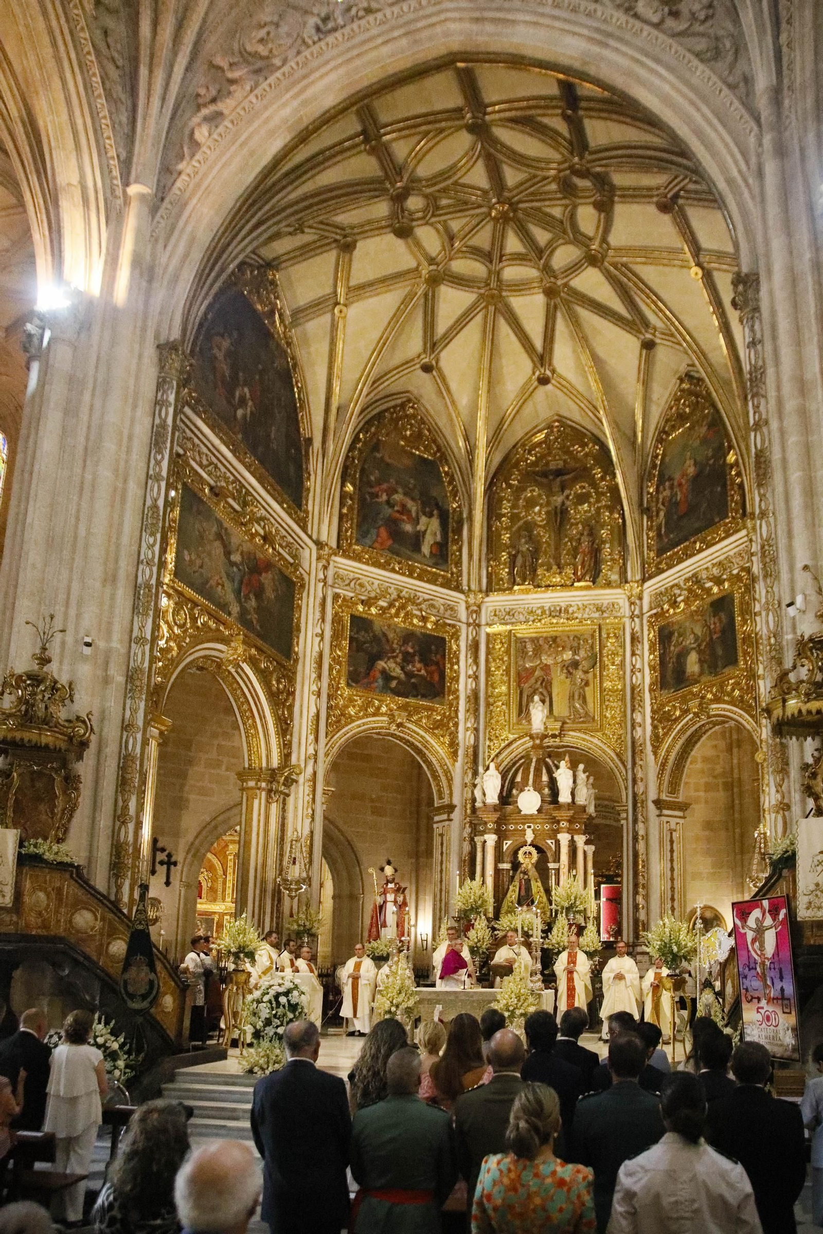 Las imágenes de la santa misa estacional presidida por el obispo de Almería, con la interpretación de Anacrusa