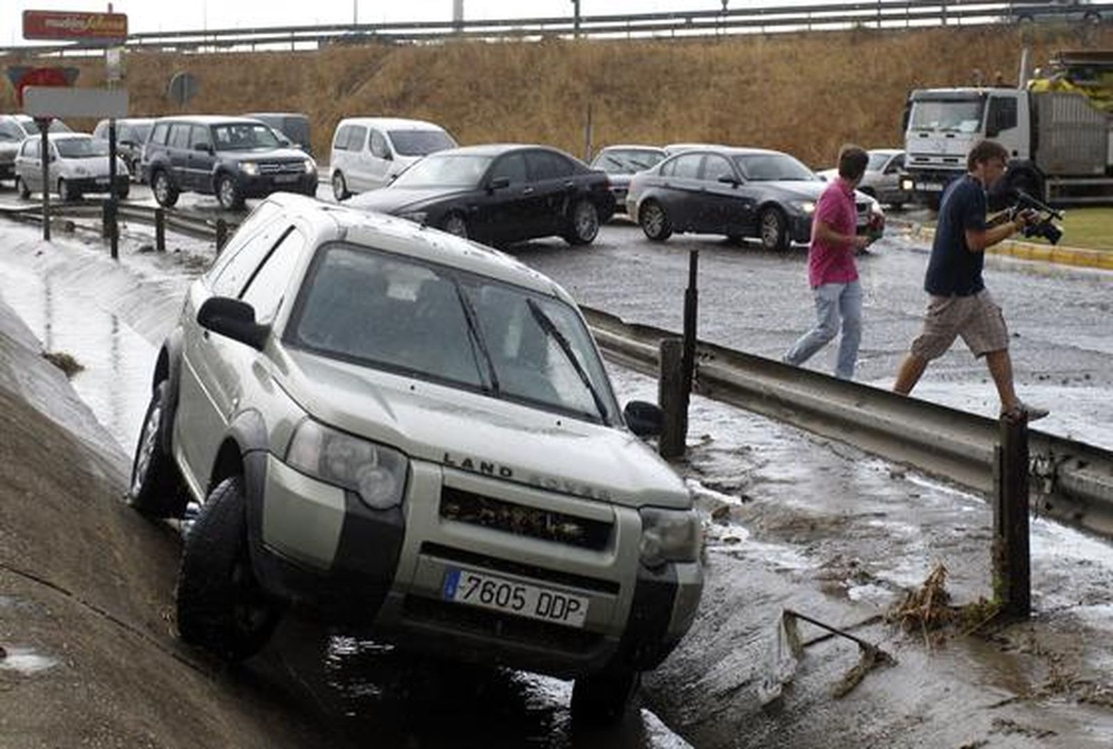 La lluvia sorprende a los sevillanos en la provincia.

Foto: Antonio Pizarro