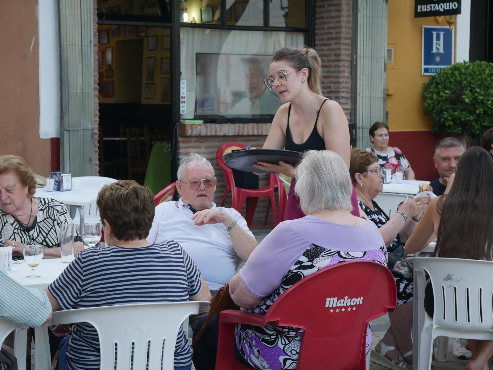 Restaurante El Canario abierto en temporada de verano.