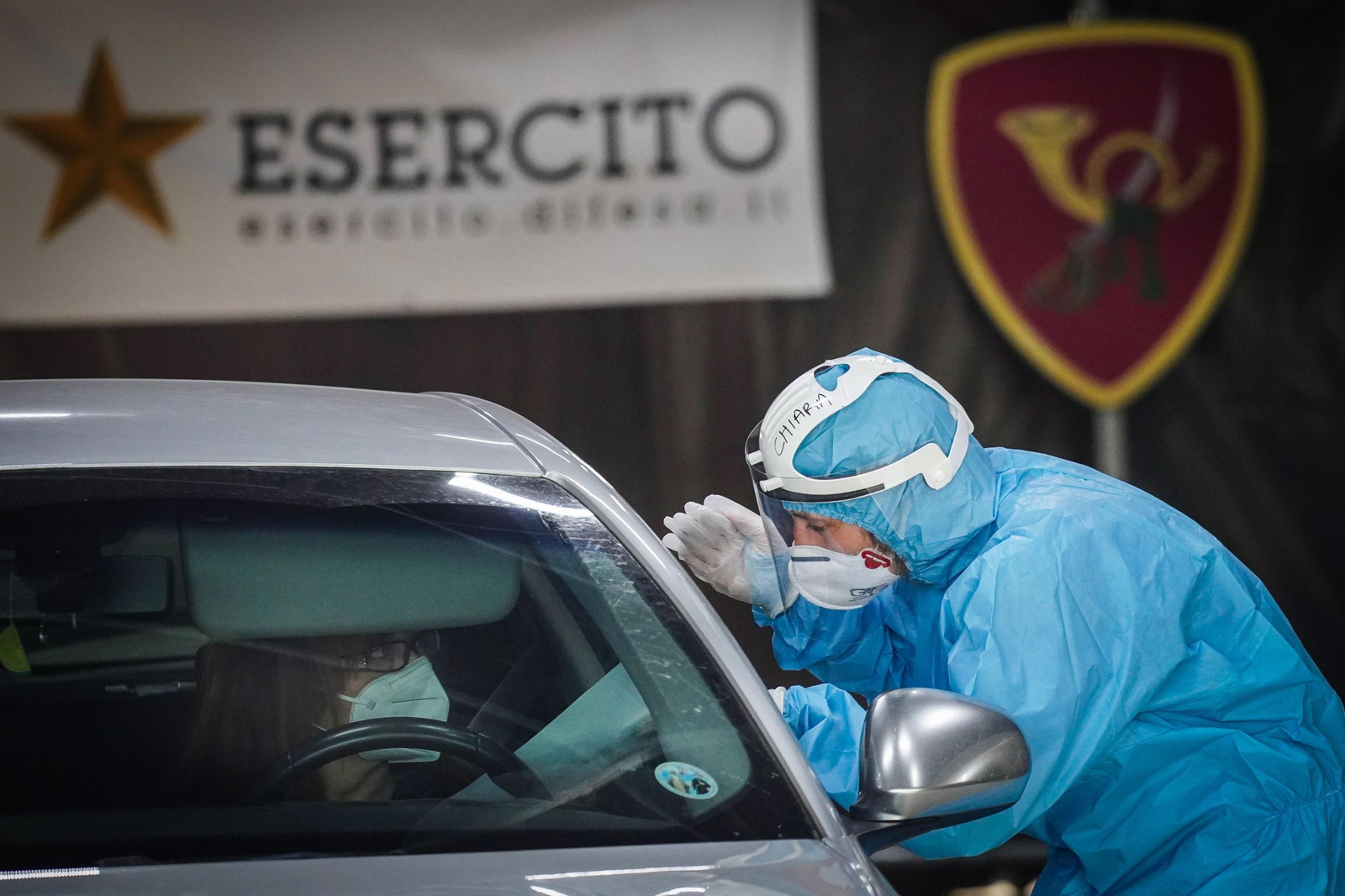 El ejército italiano realiza test masivos para la detección del coronavirus en Caserta. El ejército italiano realiza test masivos para la detección del coronavirus en Caserta.