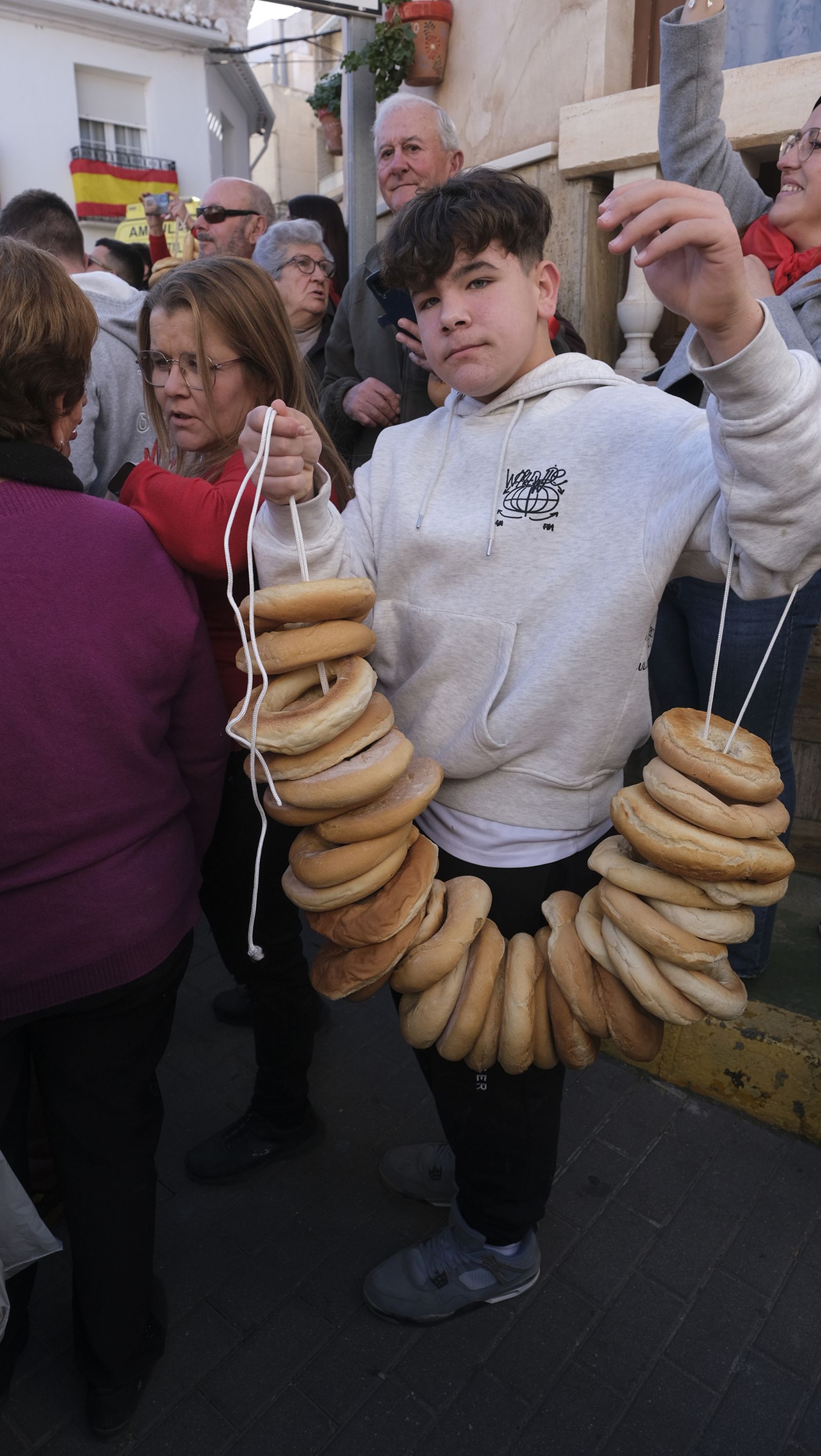 Procesión de San Sebastián y tirada de roscos en Lubrín, en imágenes