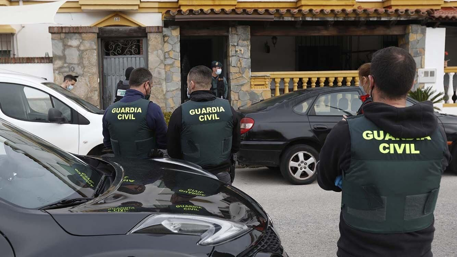 Las fotos de registros de la Guardia Civil en Castellar de la Frontera
