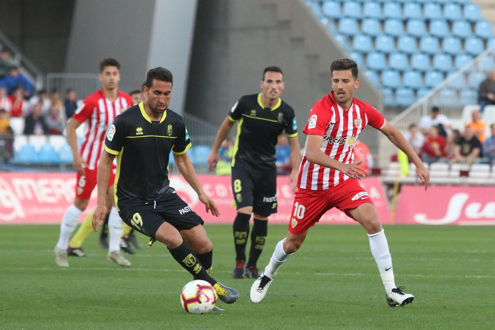 Real presiona al exrojiblanco Montoro en el duelo ante el Granada