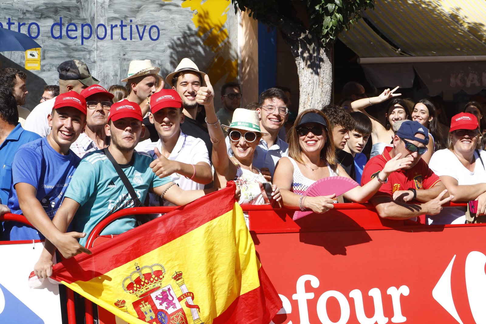 El ambiente en Montilla tras la llegada de La Vuelta, en imágenes