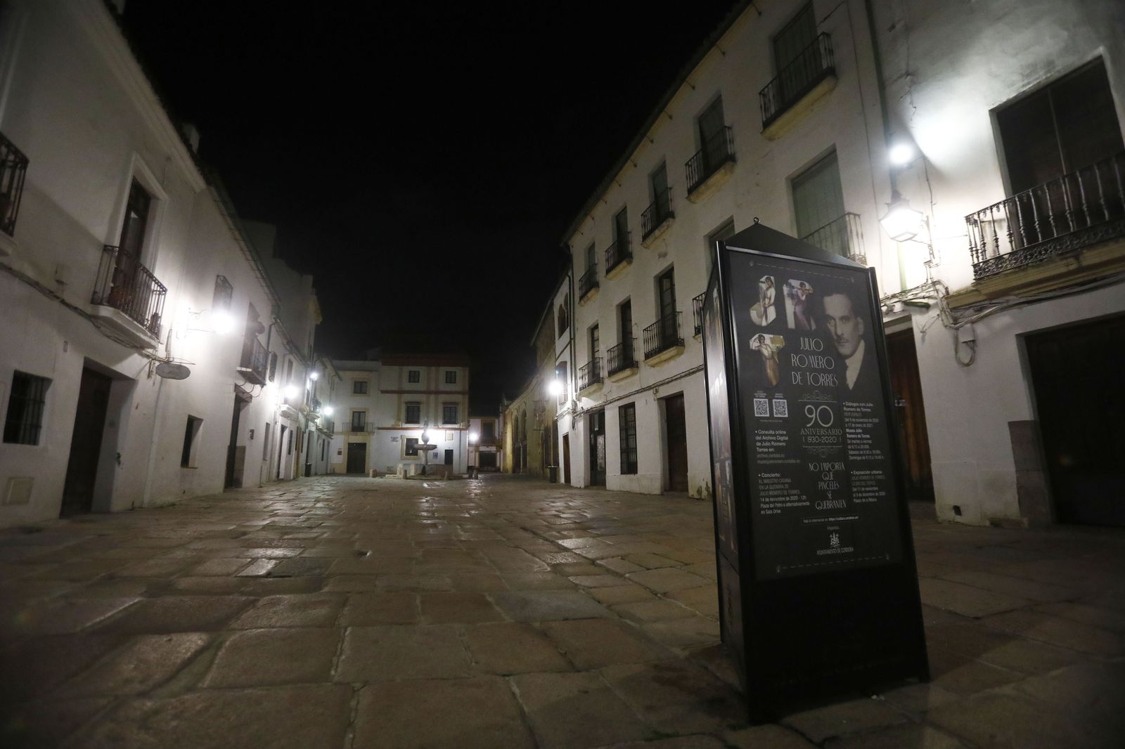 Fotografías: Un paseo por la solitaria Córdoba del toque de queda