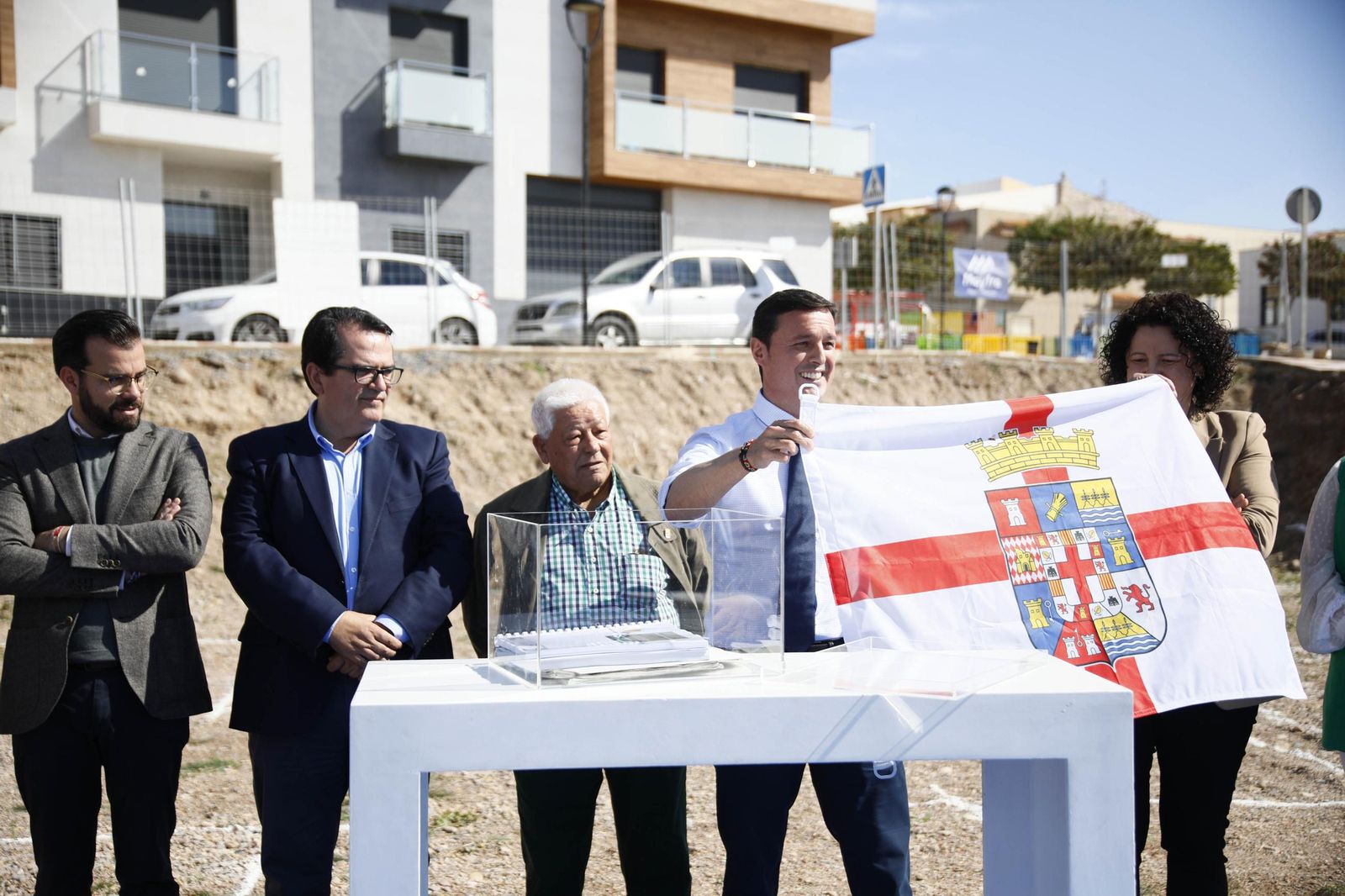 Las imágenes de la primera piedra del Centro de mayores en Balanegra