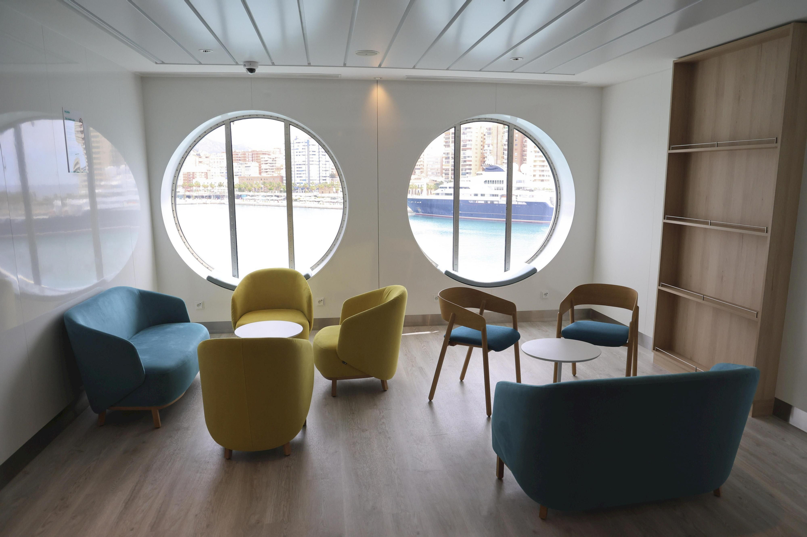 Así es el nuevo ferry ‘Rusadir’ que ha presentado Baleària en el puerto de Málaga.