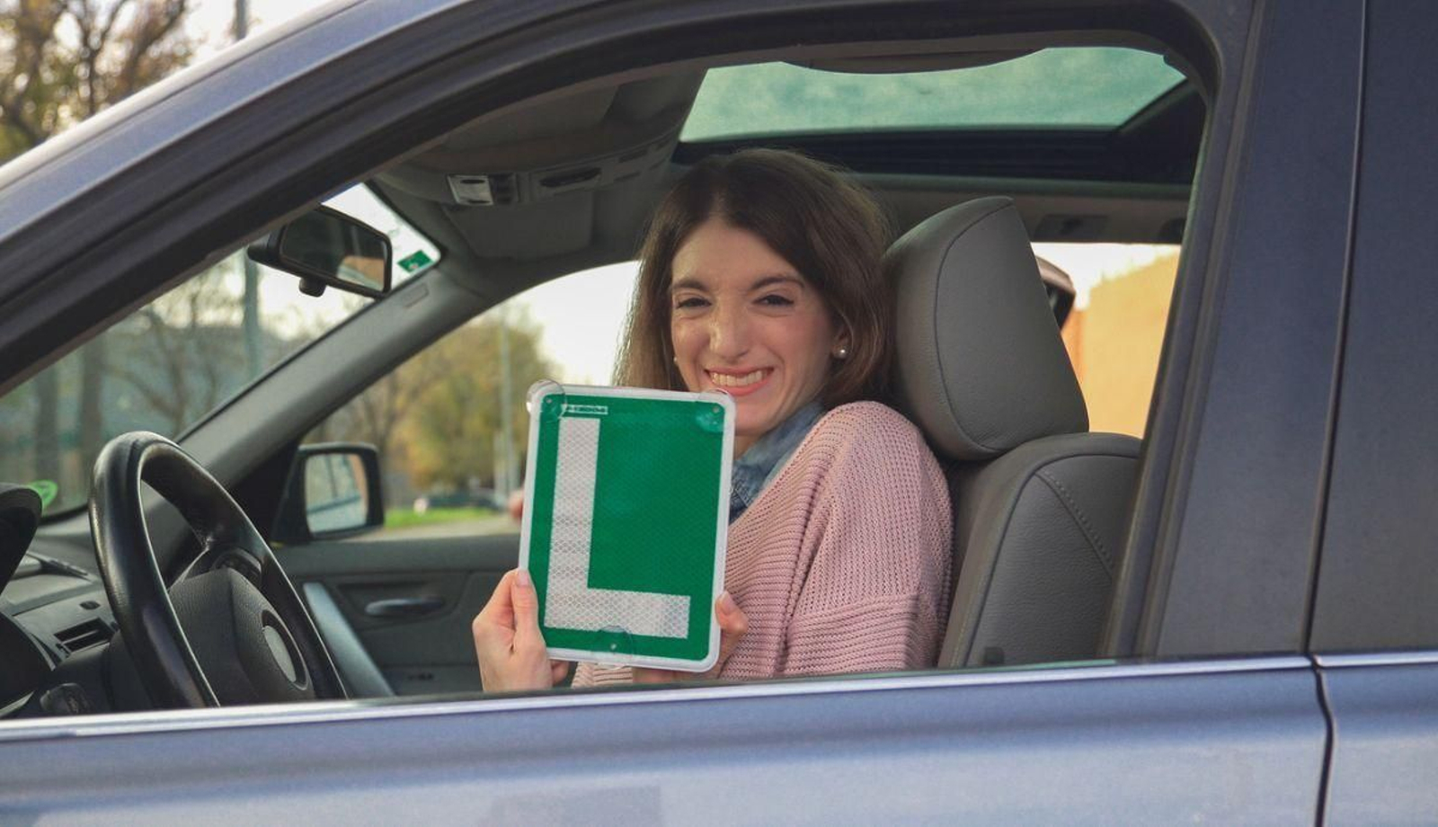 Los jóvenes andaluces podrán recibir 94 euros para obtener el permiso de conducir