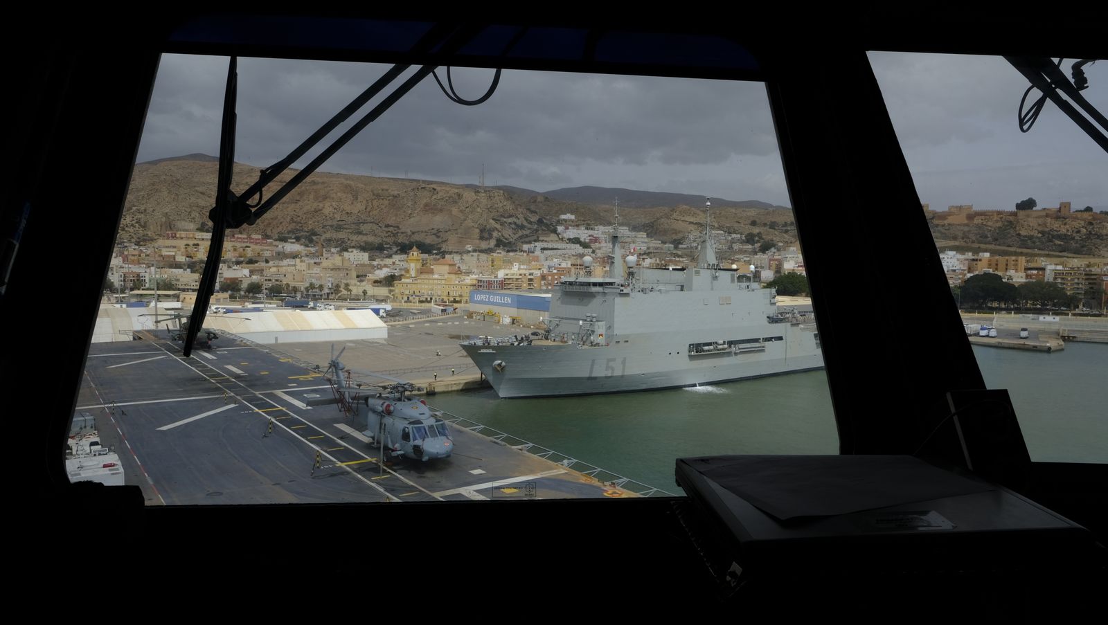 Fotogalería de la visita al portaaviones Juan Carlos I. Puerto de Almería.