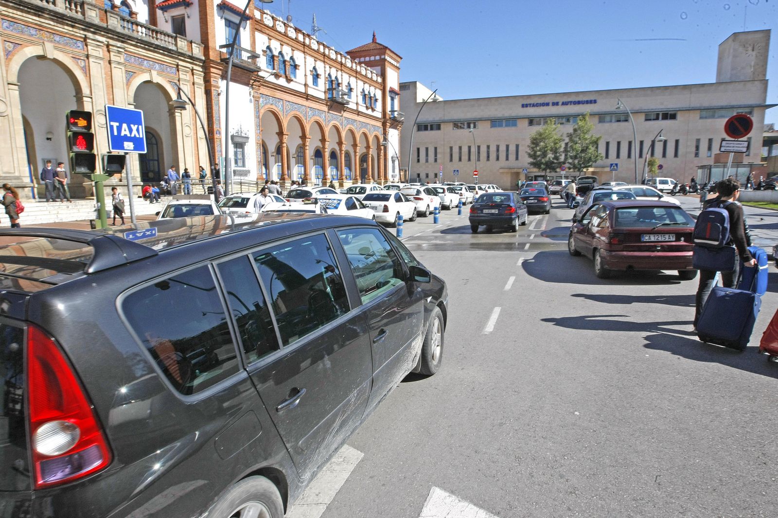 Exterior de la estación de trenes de Jerez.