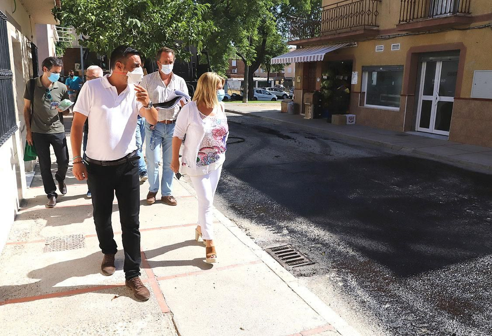 Mamen Sánchez y José Antonio Díaz inspeccionando las obras.