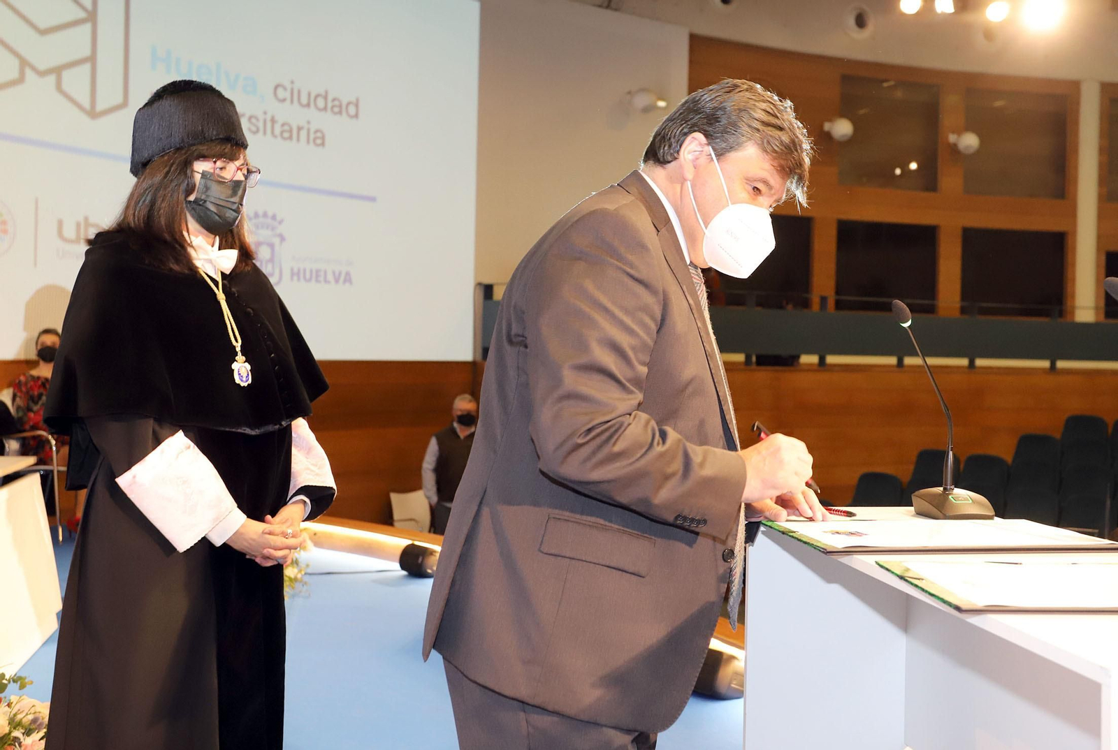 Imágenes del acto en la Universidad de Huelva del 33º aniversario del 3-M