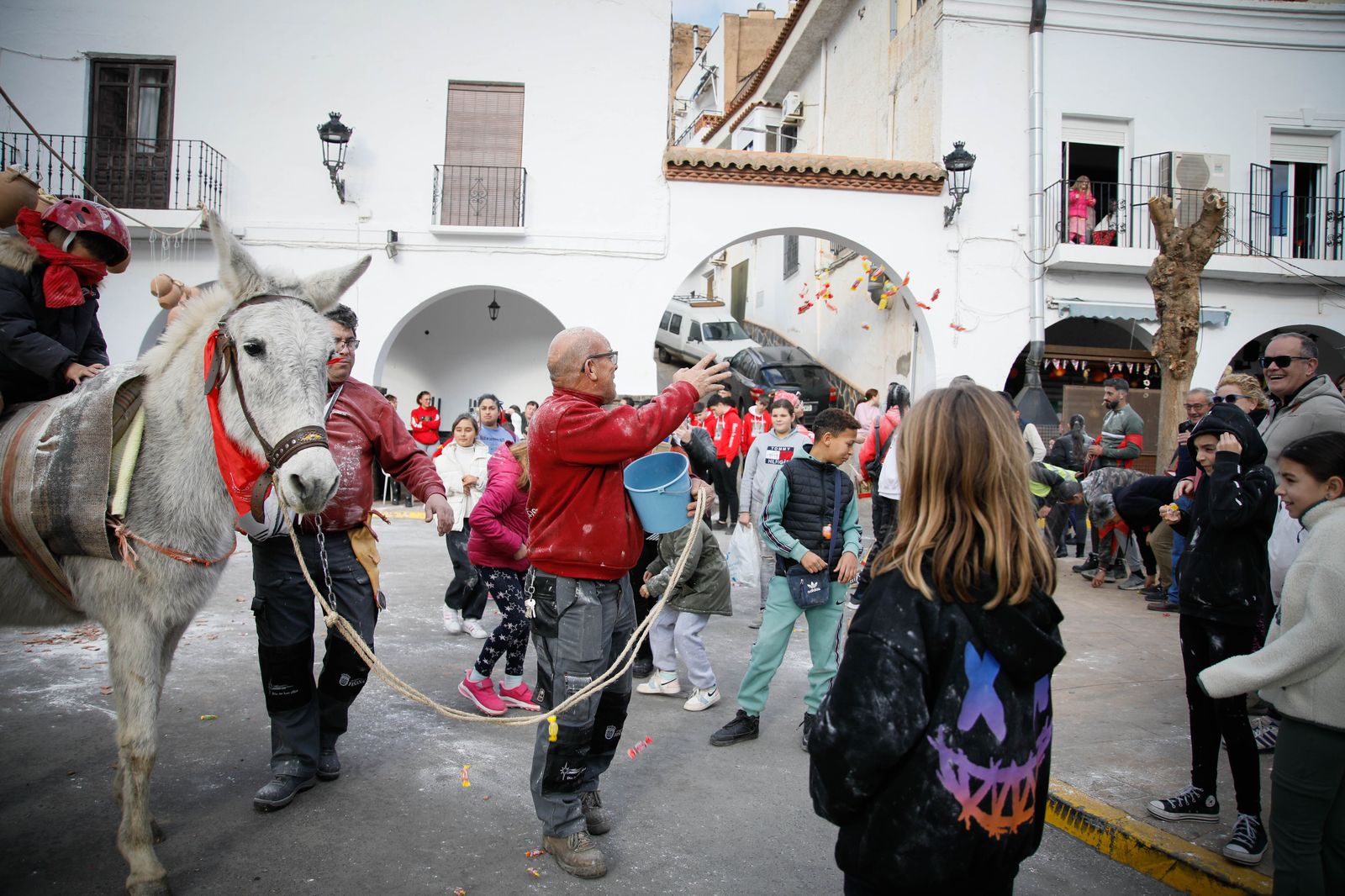 Las mejores imágenes del cierre de fiestas en Fiñana con "Las Ollas"