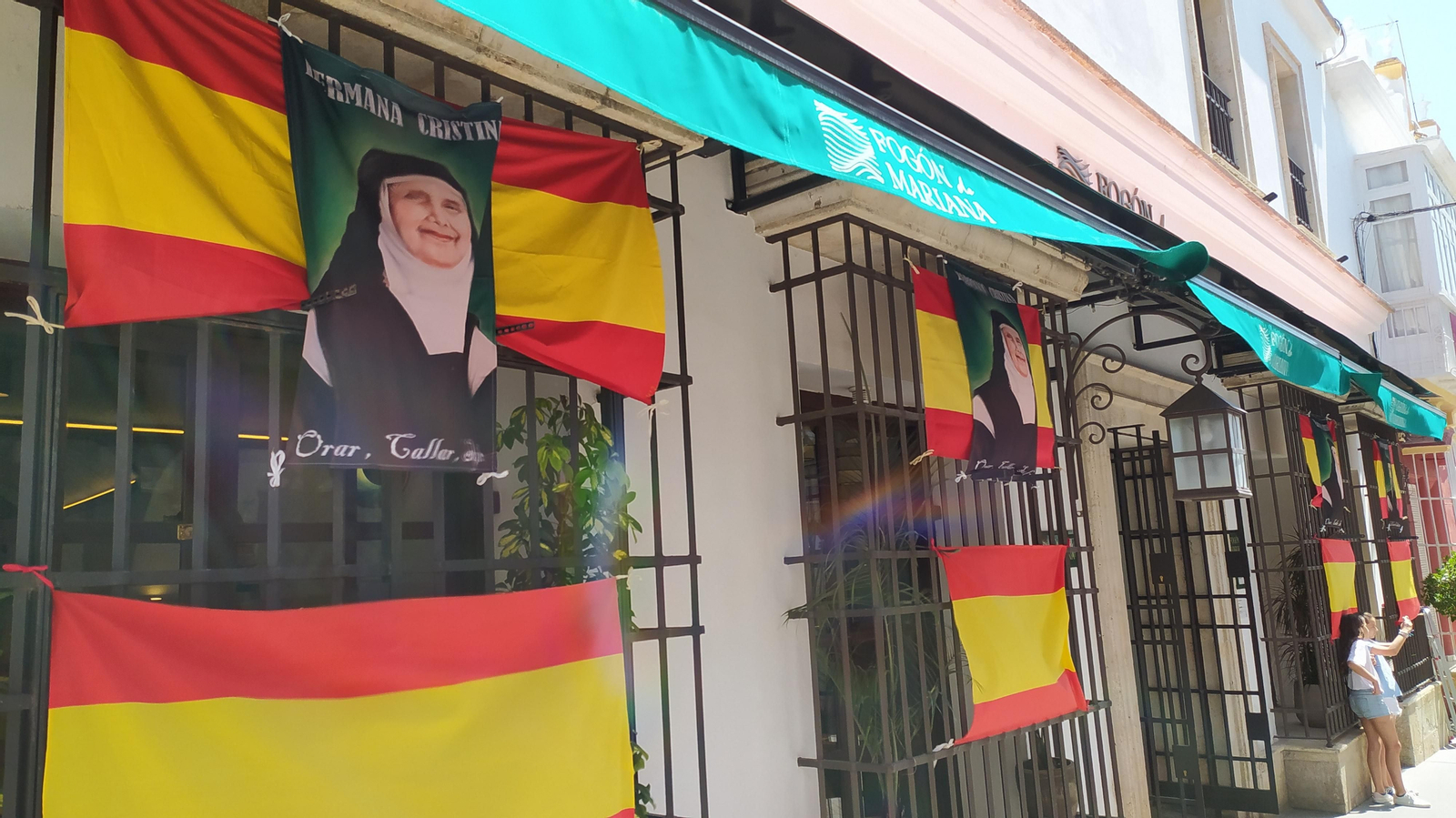 Altares y alfombras para el Corpus Christi en San Fernando