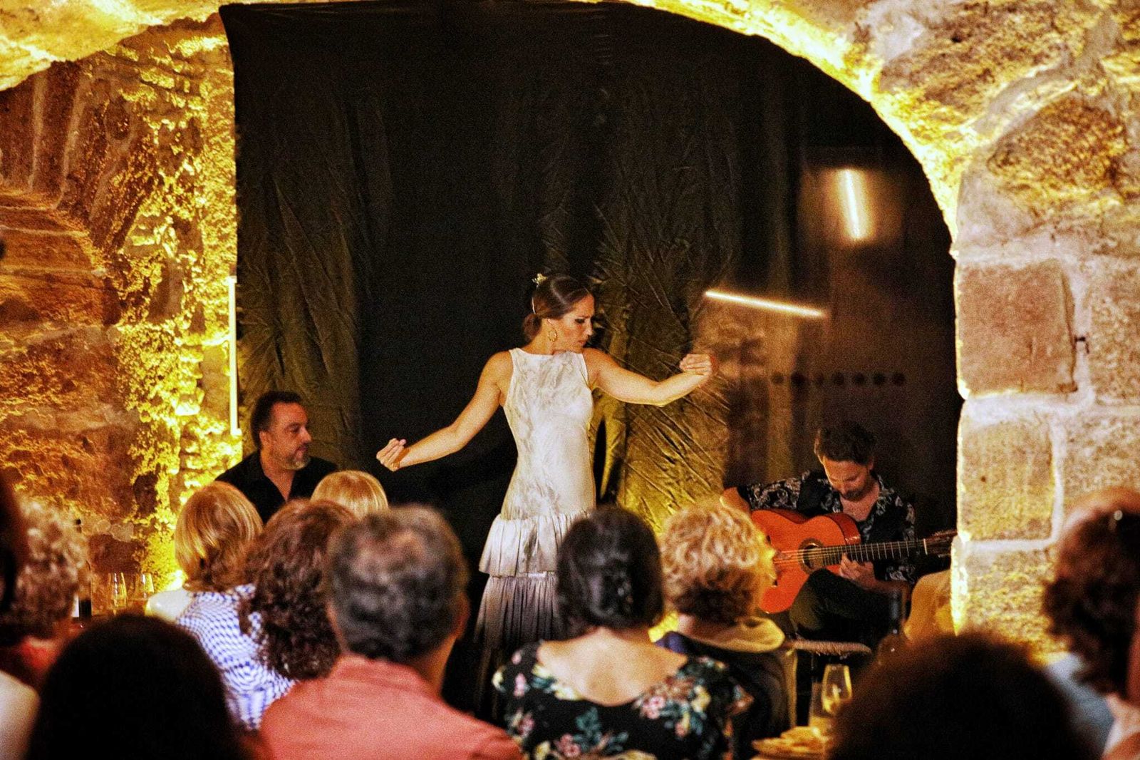 Un instante del primer espectáculo flamenco que se ha celebrado en la nueva etapa de la Cueva del Pájaro Azul.