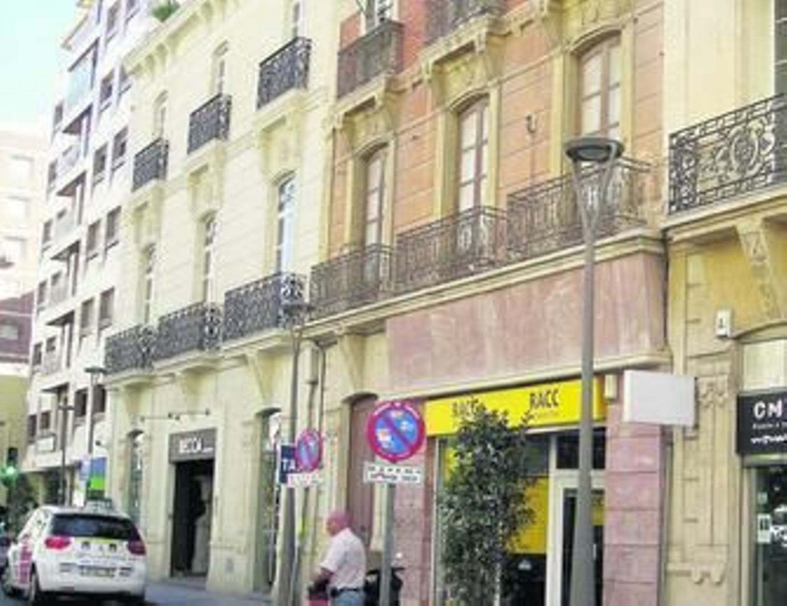 El edificio del antiguo Hotel Bristol está muy cerca de Las Mariposas.