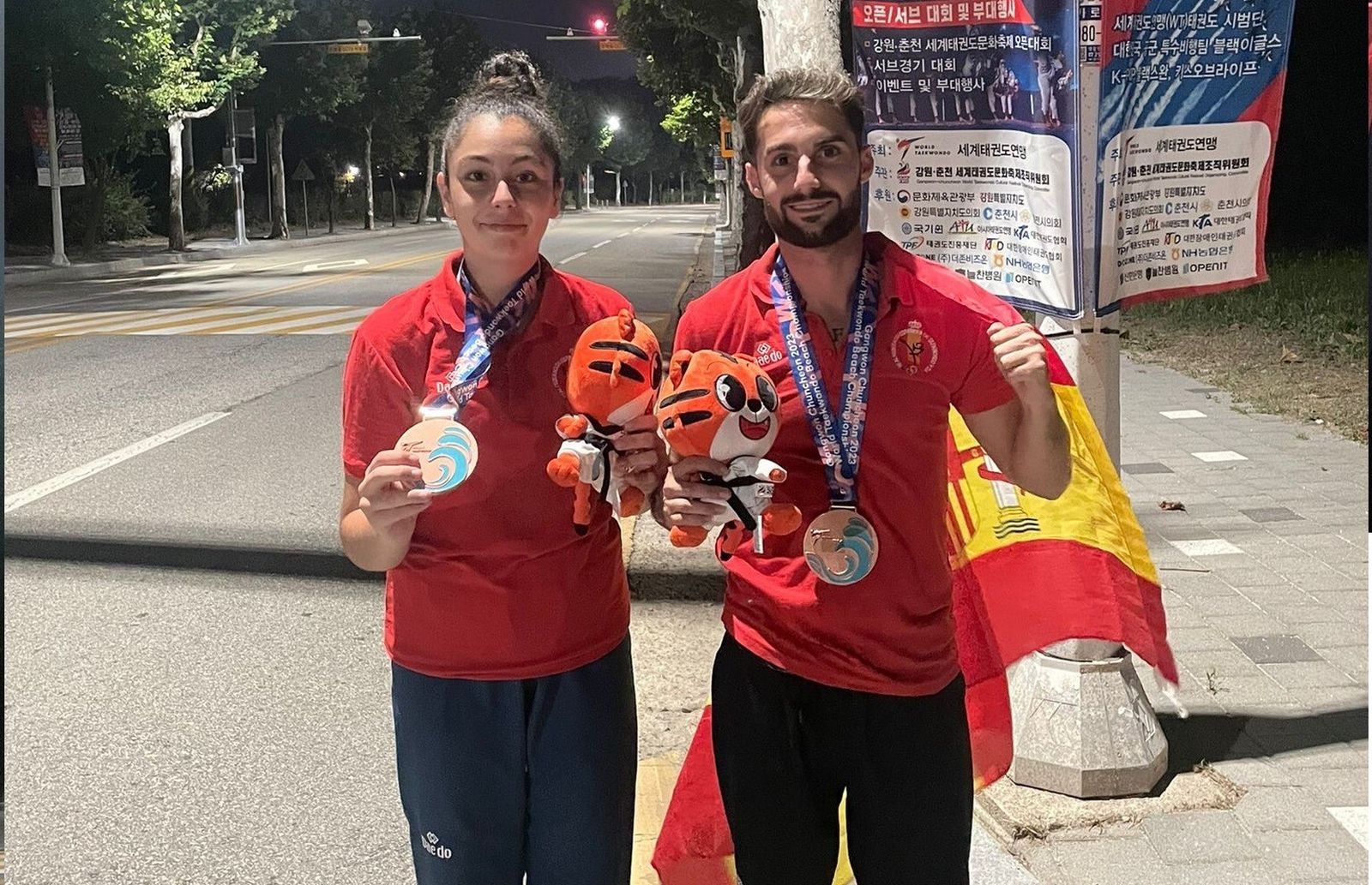 Laura Iglesias y Fran Téllez, en Corea con sus medallas