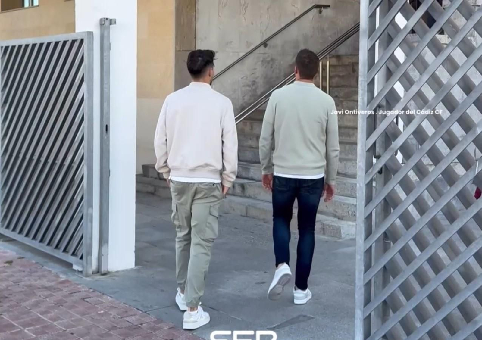 Sobrino (i) y Alcaraz acceden el martes al edificio de la Agencia Tributaria