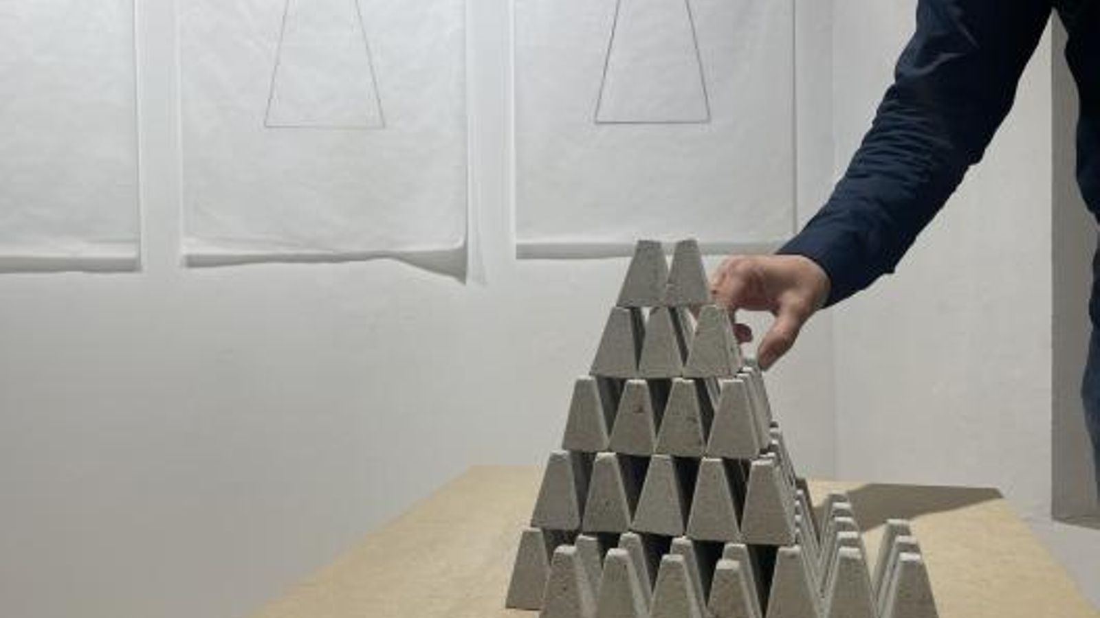 Exposición 'Deshacer una montaña/hacer otra'