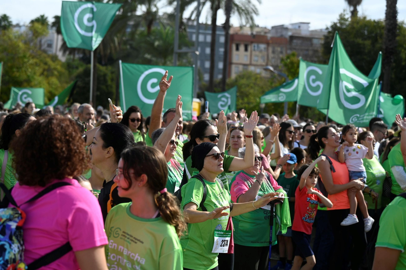 La XVIII Carrera contra el Cáncer en Córdoba, en imágenes