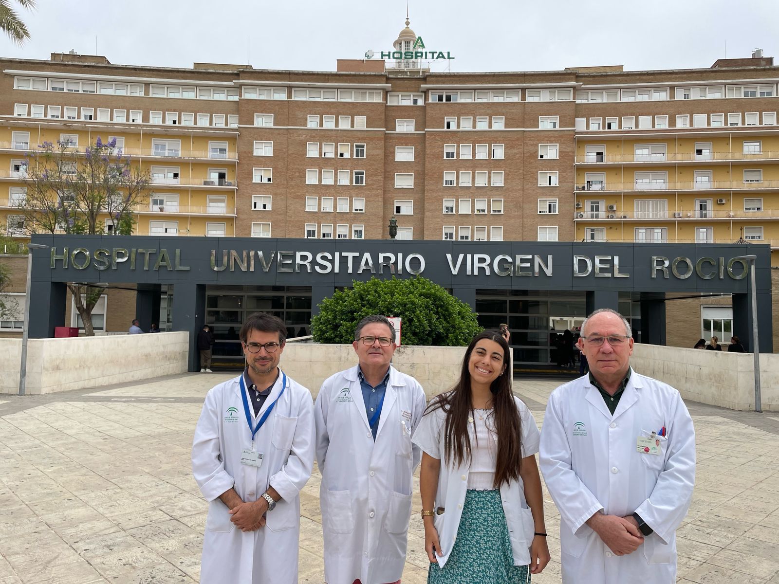 Los especialistas en Medicina Nuclear del Virgen del Rocío premiados.