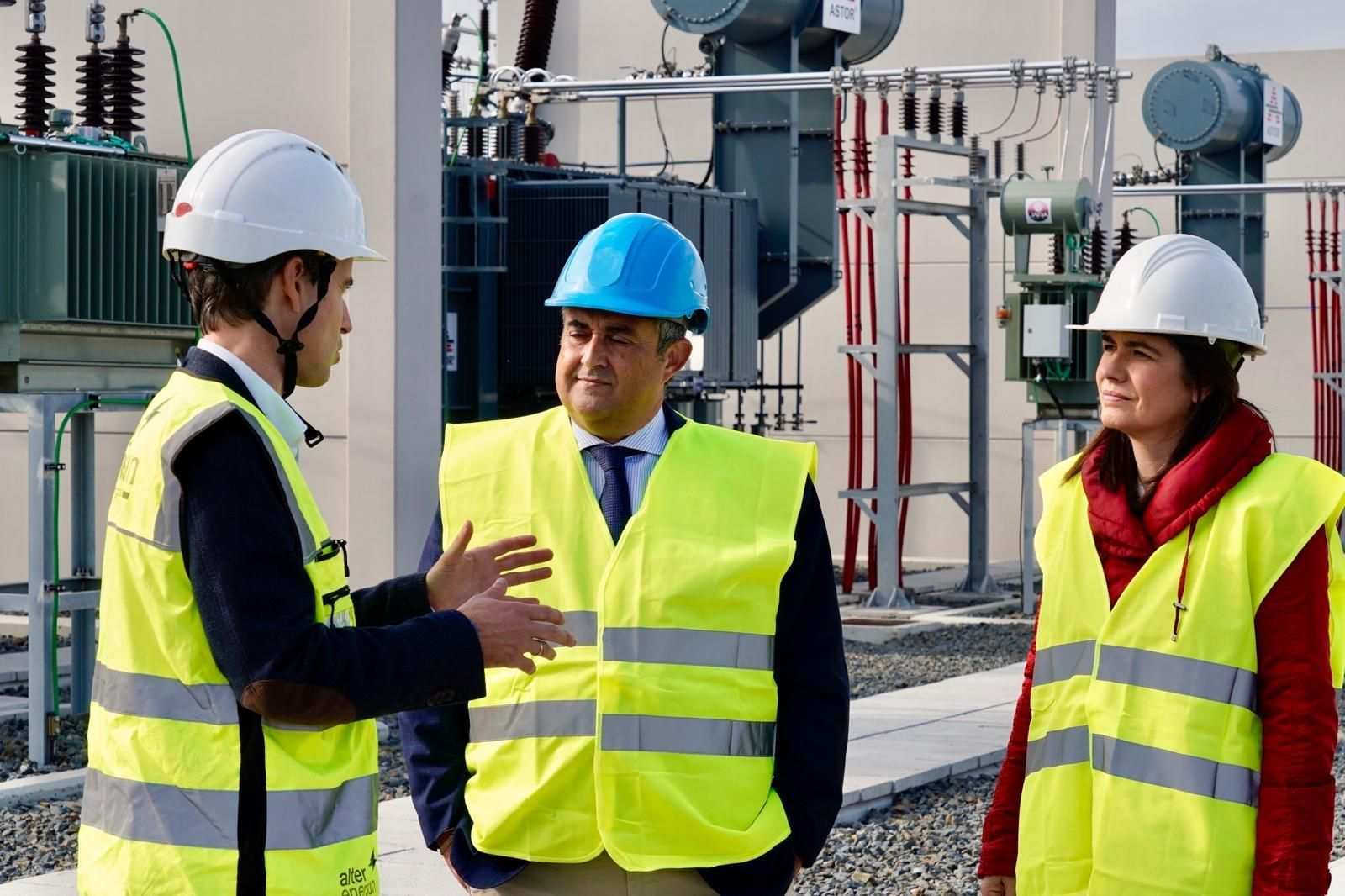 José Manuel Correa y Lucía Núñez, durante su visita el nuevo parque solar de Alter Enersun