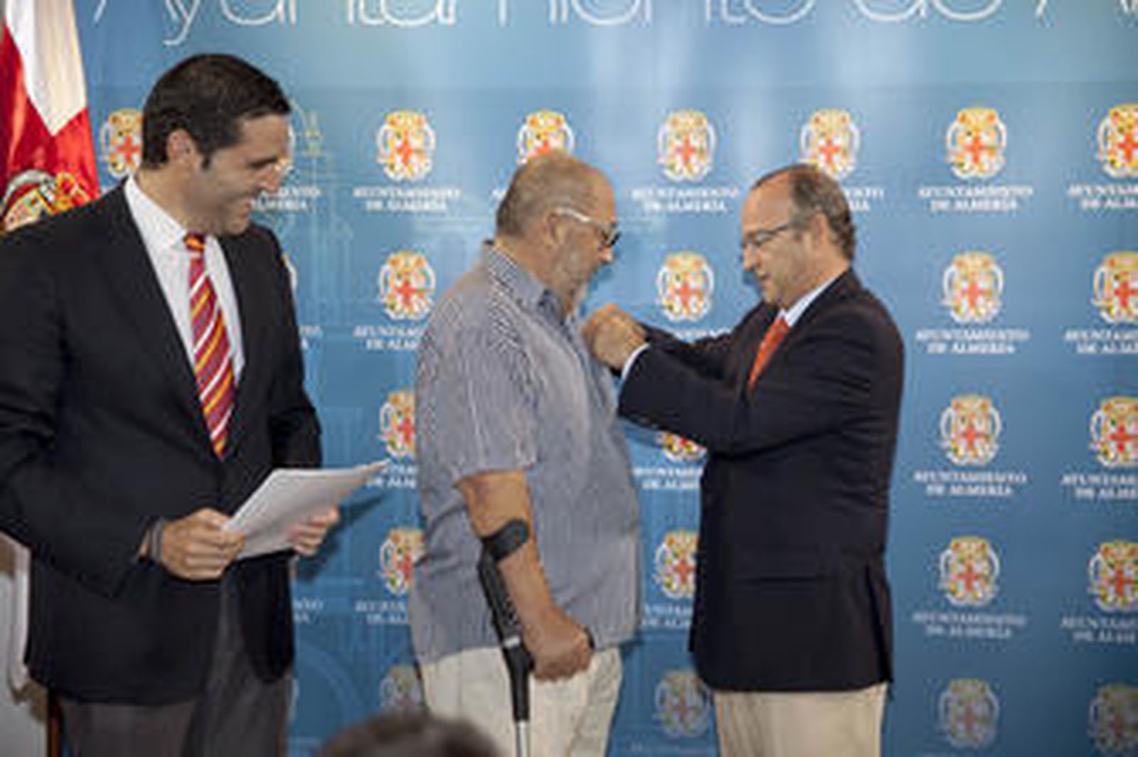 Julián Indalecio Morales recibe el Escudo de Oro de la Ciudad