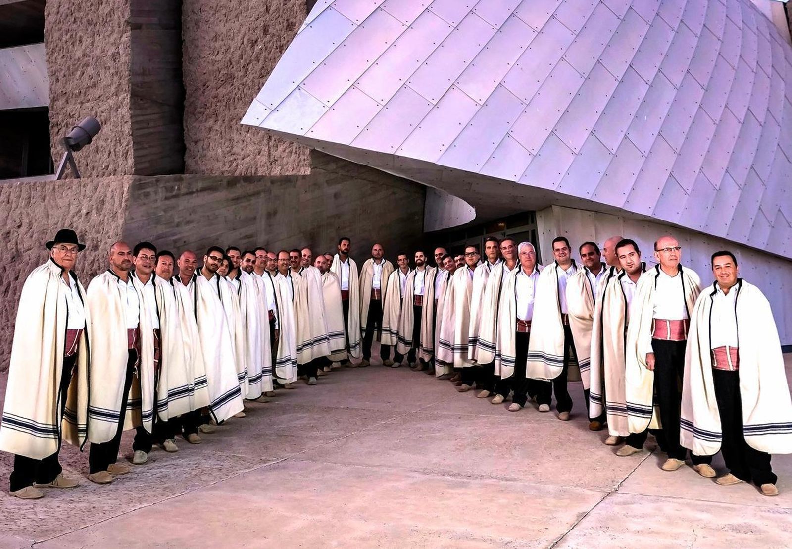 Los Sabandeños regresan a tierras almerienses para celebrar cinco décadas en la música.