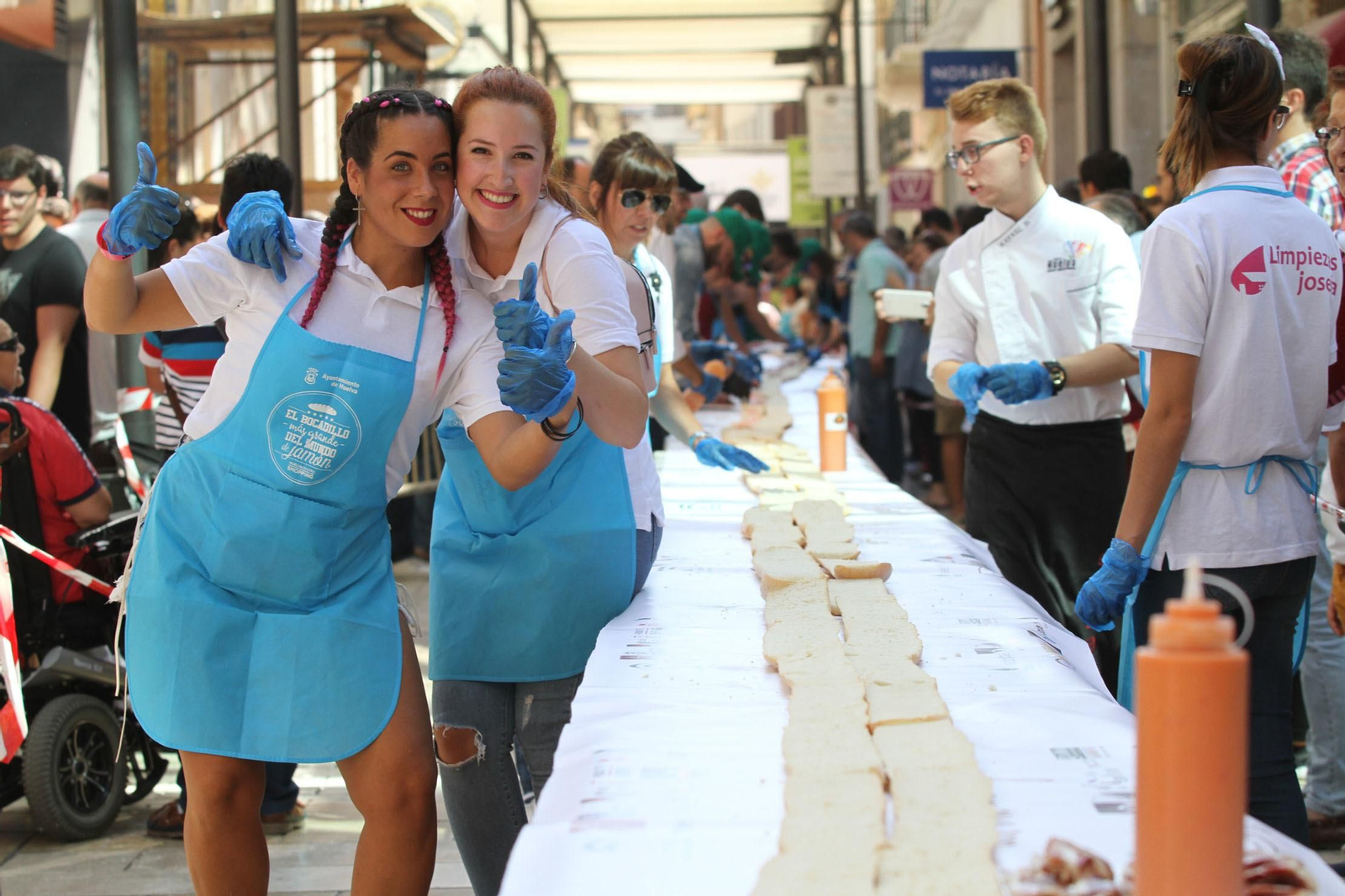 Record Guinnes del bocadillo de jamón mas grande del mundo, en Huelva