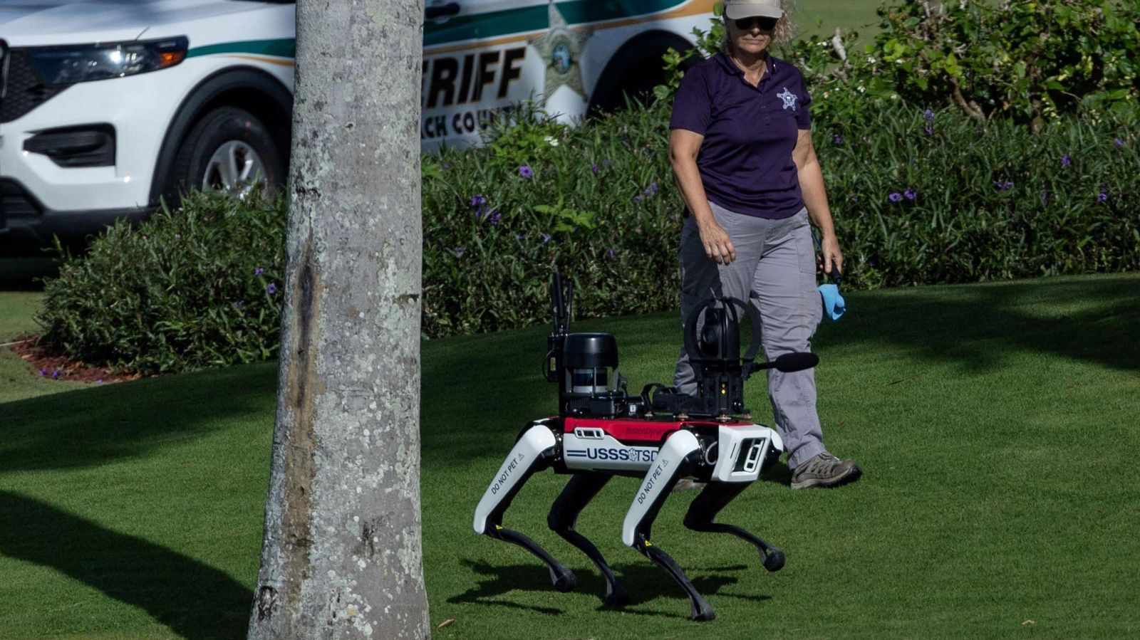 Los perros robot que patrullan la residencia de Donald Trump en Florida