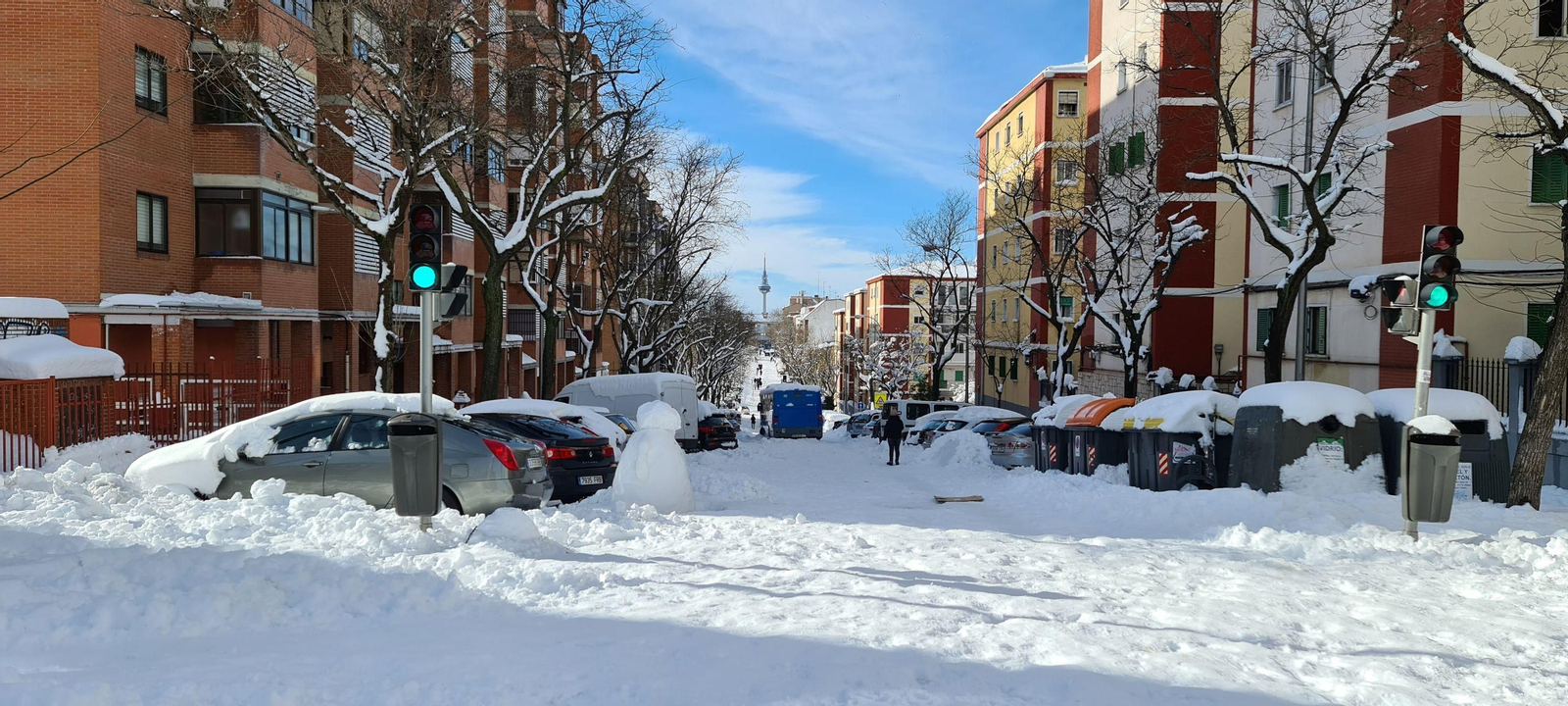 Madrid trata de restablecer la normalidad: el día después en imágenes