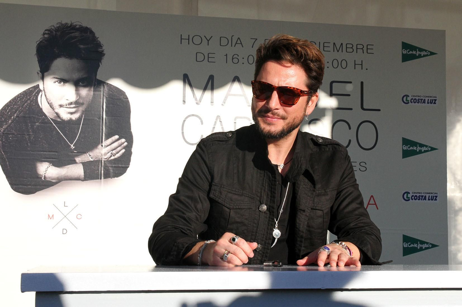 Manuel Carrasco firma sus discos, en imágenes