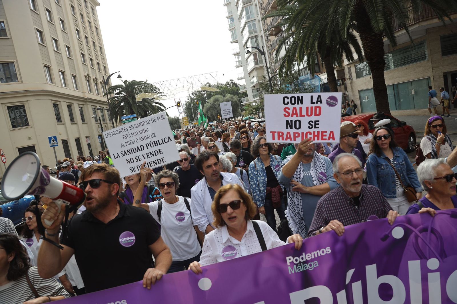 Todas las fotos de la manifestación en Málaga contra el "deterioro" de la sanidad pública