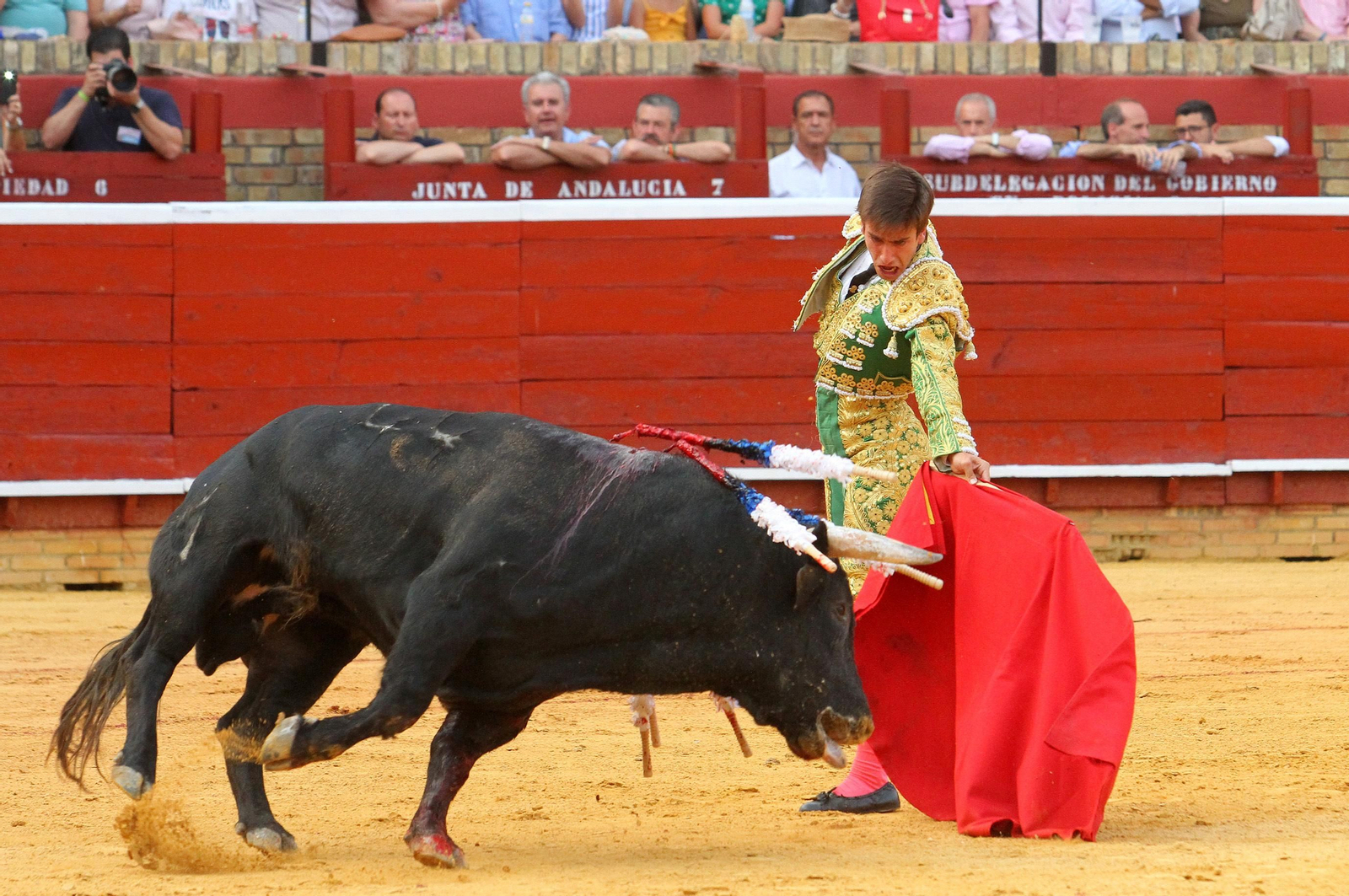 Faena de Emilio Silvera en la novillada de la Plaza de La Merced