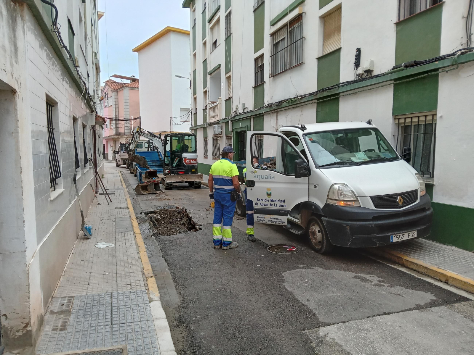 El arreglo de una tubería rota en Periáñez (2024)