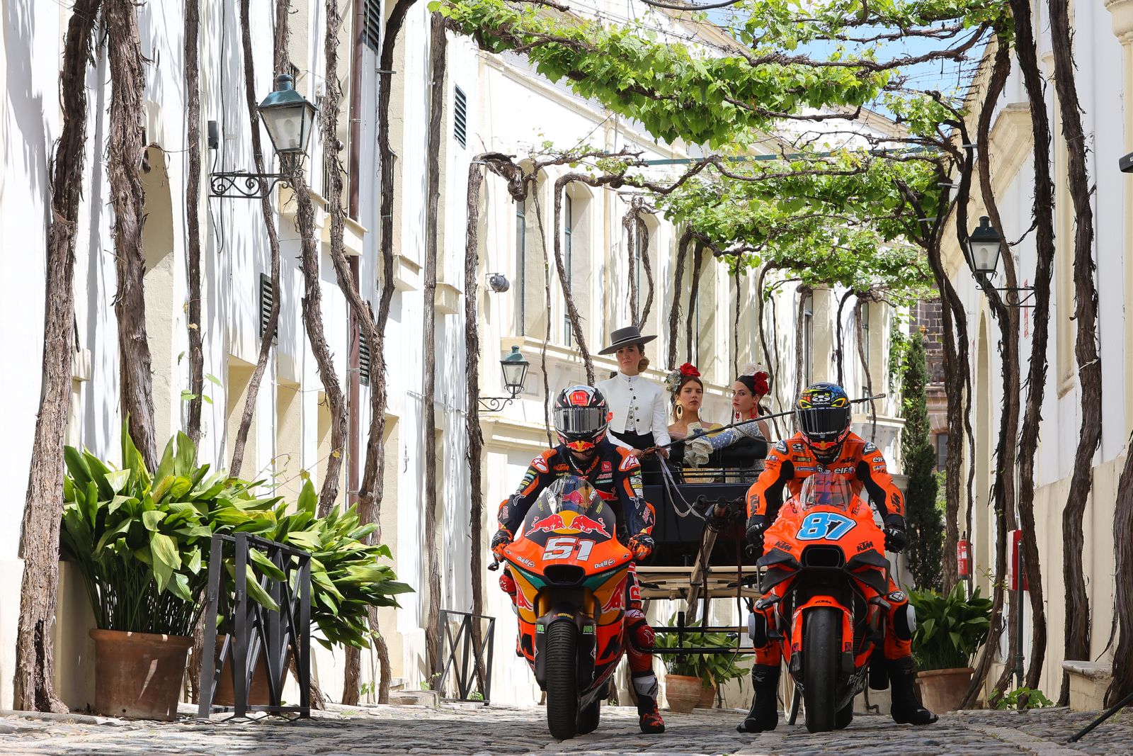 Pedro Acosta y Remy Gardner 'ruedan' en González Byass