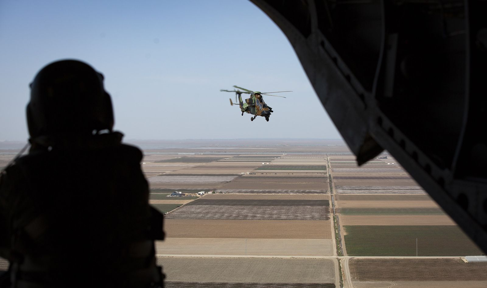 Entrenamiento del Ejército en el río Guadalquivir