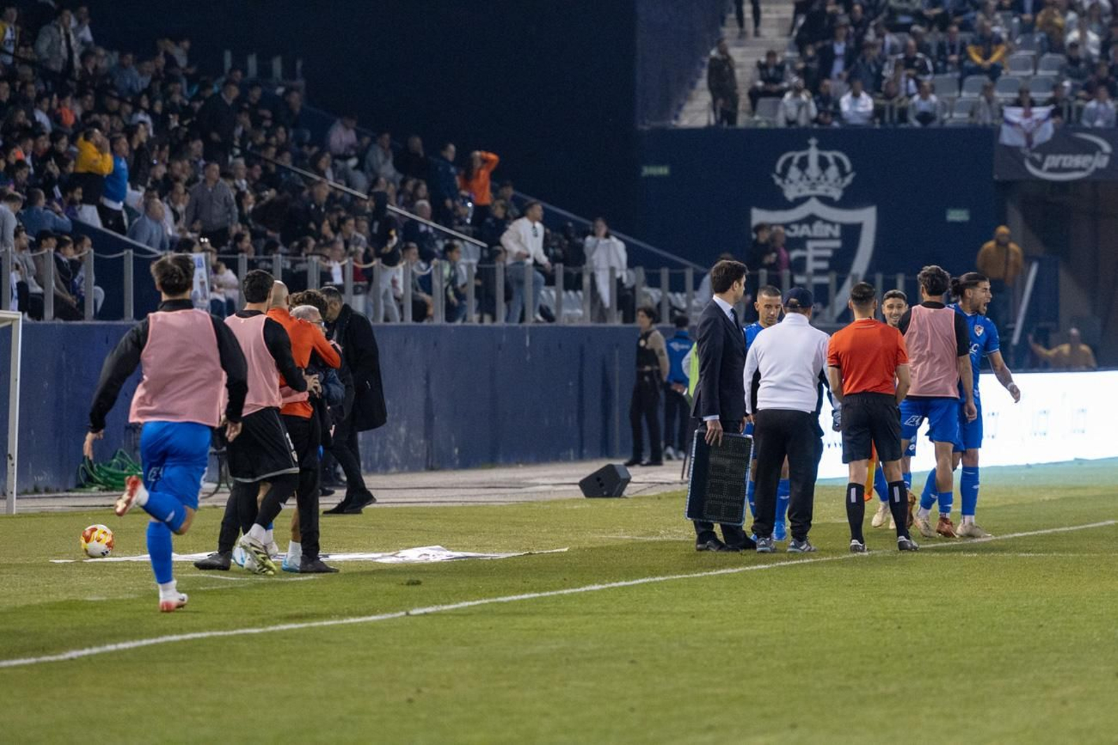 Real Jaén 0-1 Linares Deportivo: las mejores imágenes del clásico provincial