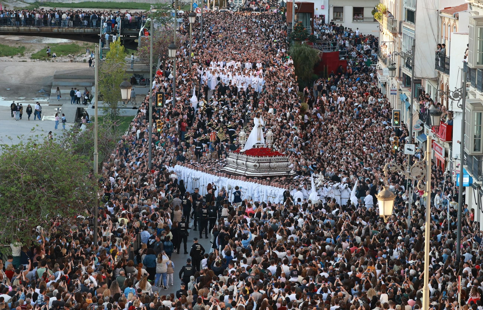 El Cautivo, en su procesión del Lunes Santo en Málaga, en fotos