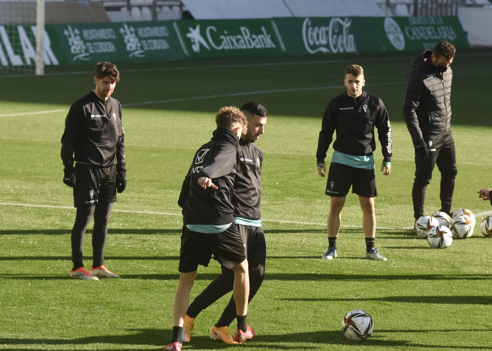 El regreso al trabajo del Córdoba CF tras el parón navideño, en imágenes