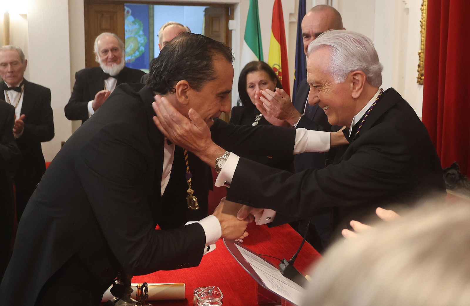 SALVADOR MORALES CONDE TOMA POSESION DE LA PLAZA DE ACADEMICO DE NUMERO DE LA REAL ACADEMIA DE MEDICINA Y CIRUJIA DE SEVILLA