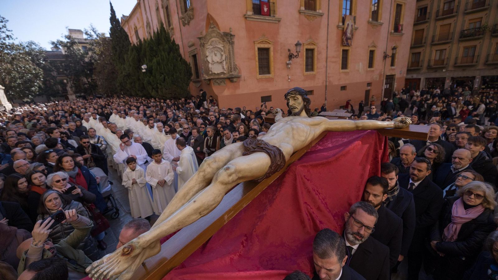 Imagen de la peregrinación desde el Sagrario a la Catedral.