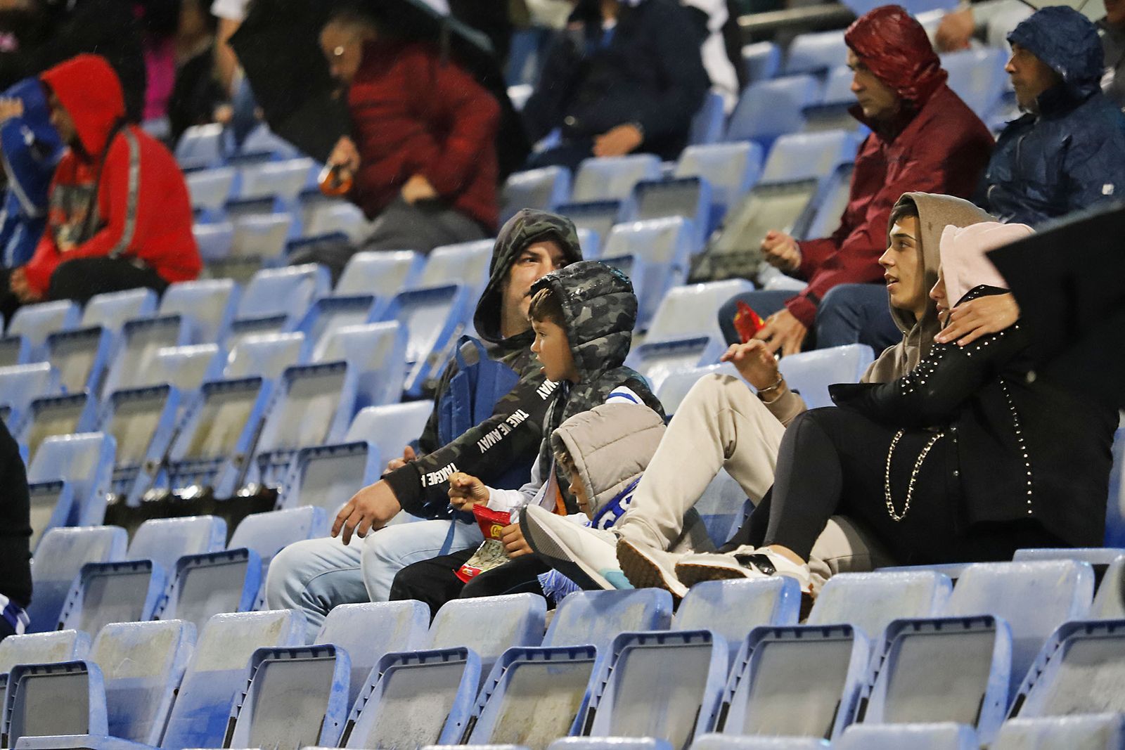 Imágenes del ambiente en el Recreativo de Huelva - San Fernando