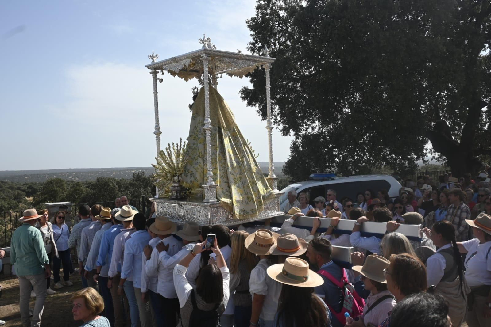 Traslado de la Virgen de Luna desde Villanueva de Córdoba al Santuario de La Jara.